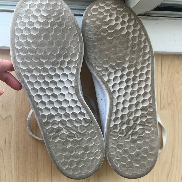 Adidas Advantage perforated sneakers. - Picture 7 of 9